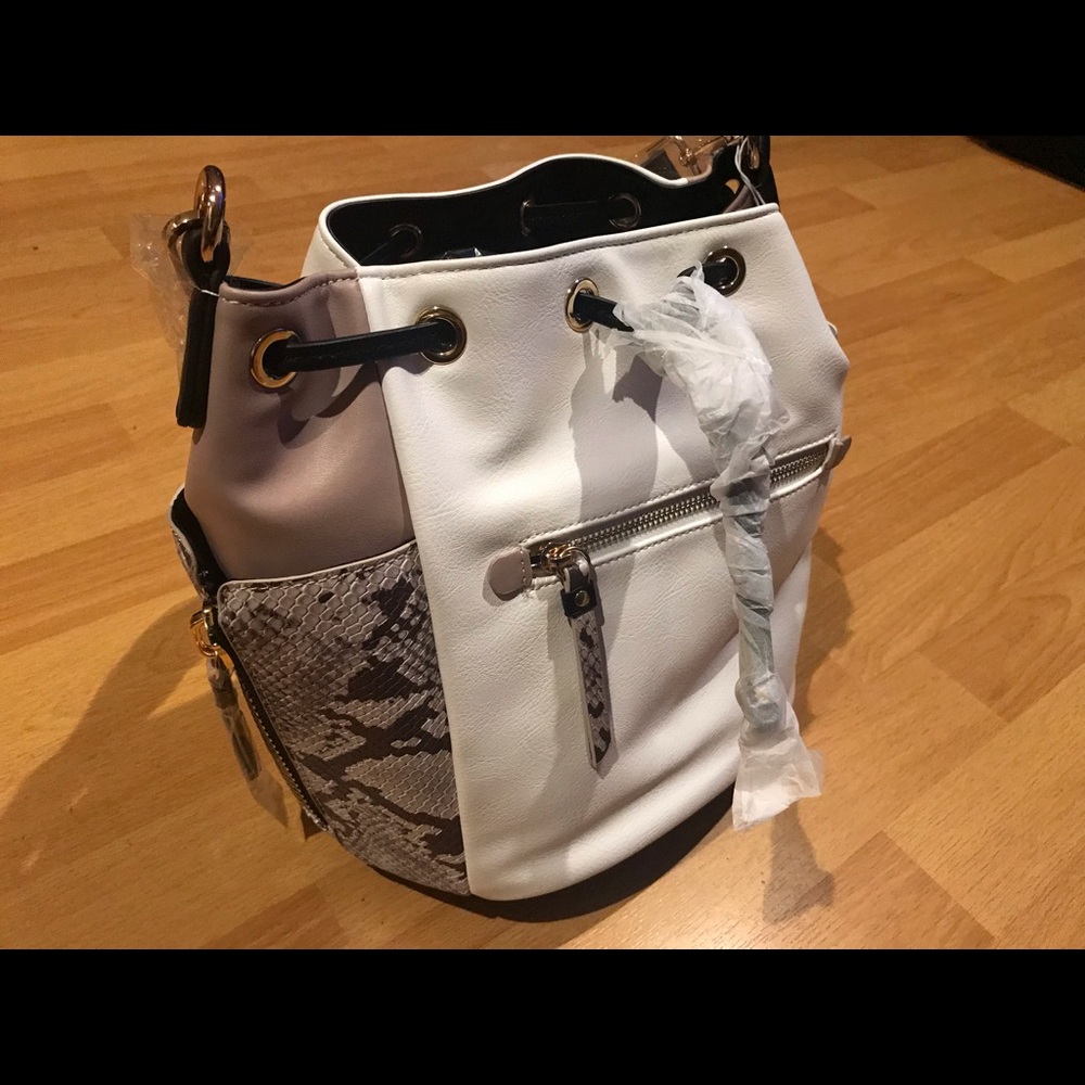 Urban Expressions Beau Bucket Bag
